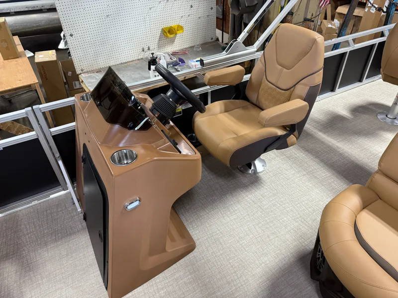 Slide: The Image of Tahoe Sport Rear Fish 2385 & 4-Stroke $33995 2026 - 10