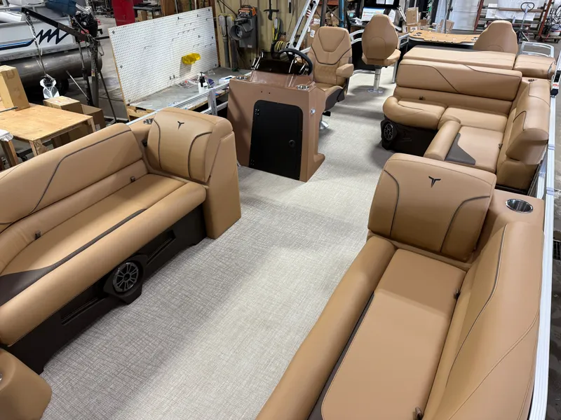 Slide: The Image of Tahoe Sport Rear Fish 2385 & 4-Stroke $33995 2026 - 29