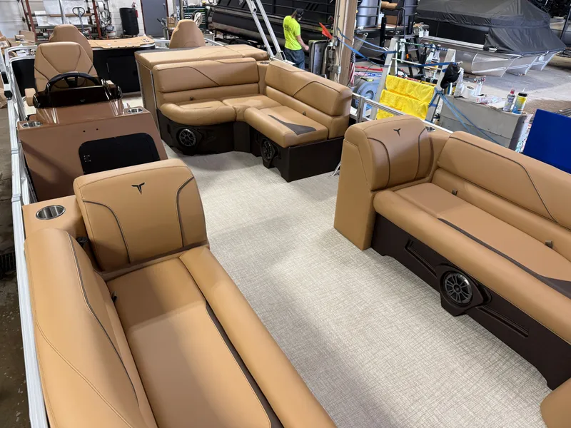 Slide: The Image of Tahoe Sport Rear Fish 2385 & 4-Stroke $33995 2026 - 30