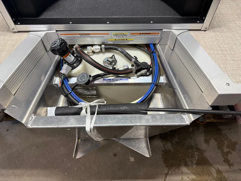 Slide: The Image of Tahoe Sport Rear Fish 2385 & 4-Stroke $33995 2026 - 37