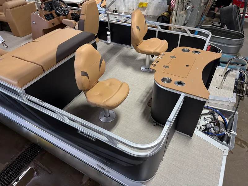 Slide: The Image of Tahoe Sport Rear Fish 2385 & 4-Stroke $33995 2026 - 4