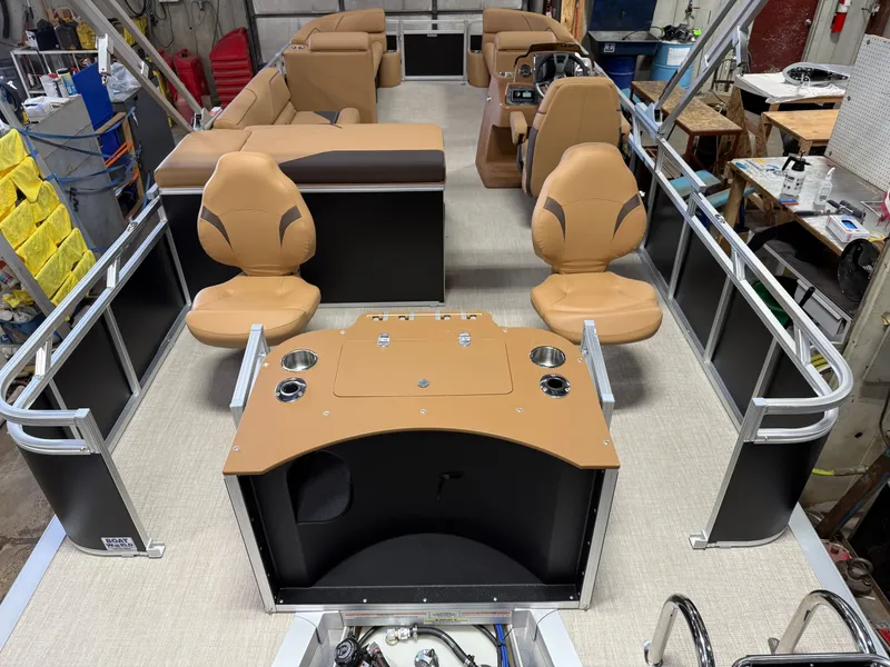 Slide: The Image of Tahoe Sport Rear Fish 2385 & 4-Stroke $33995 2026 - 5