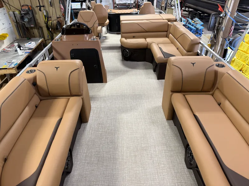 Slide: The Image of Tahoe Sport Rear Fish 2385 & 4-Stroke $33995 2026 - 6