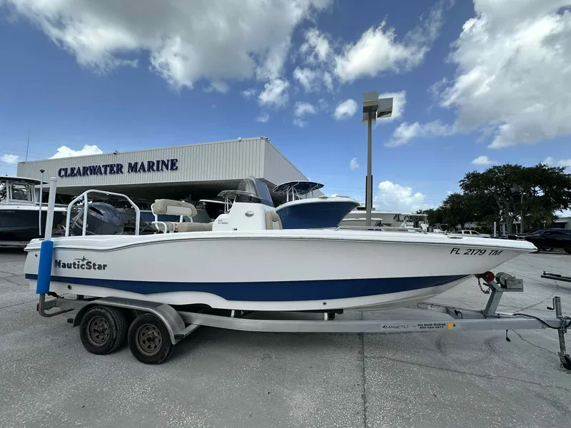 Slide: The Image of 2022 NAUTICSTAR 231 HYBRID - Image 1 - 1