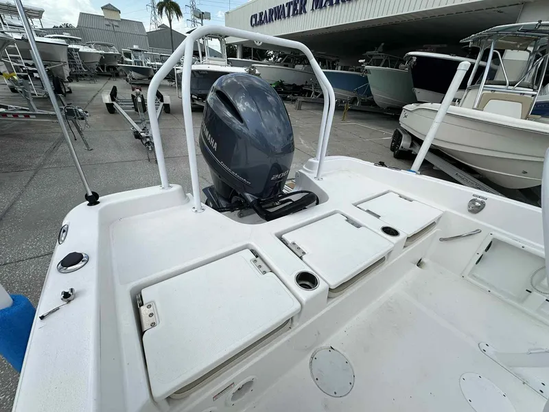 Slide: The Image of 2022 NAUTICSTAR 231 HYBRID - Image 13 - 13