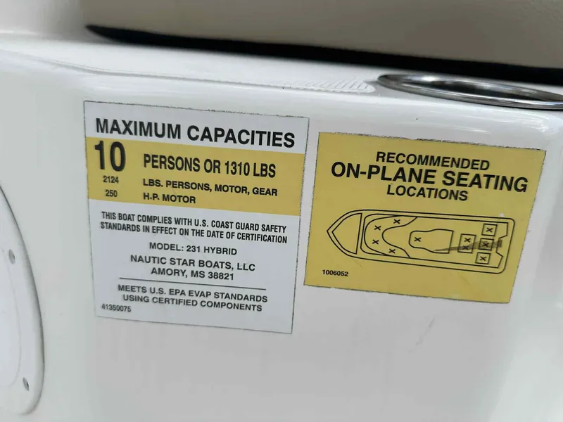 Slide: The Image of 2022 NAUTICSTAR 231 HYBRID - Image 16 - 16