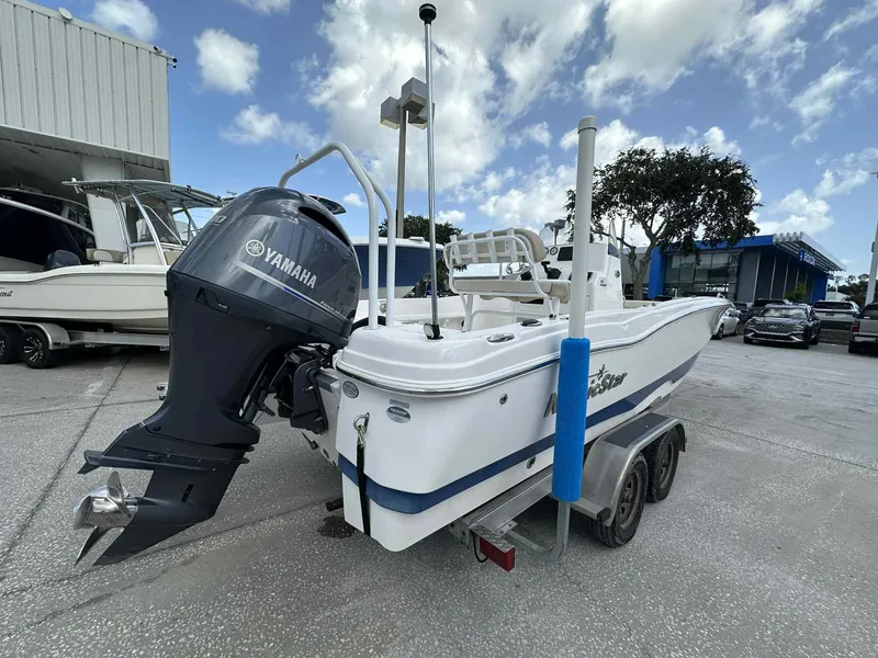 Slide: The Image of 2022 NAUTICSTAR 231 HYBRID - Image 2 - 2