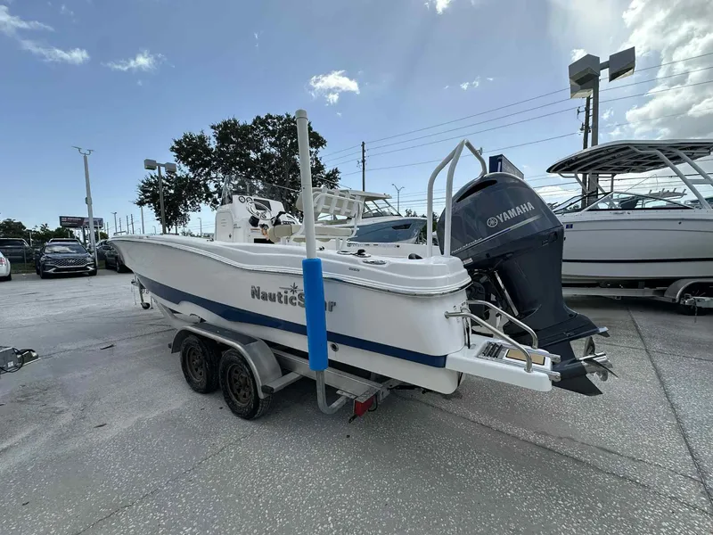 Slide: The Image of 2022 NAUTICSTAR 231 HYBRID - Image 4 - 4
