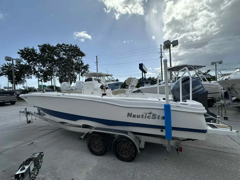 Slide: The Image of 2022 NAUTICSTAR 231 HYBRID - Image 5 - 5