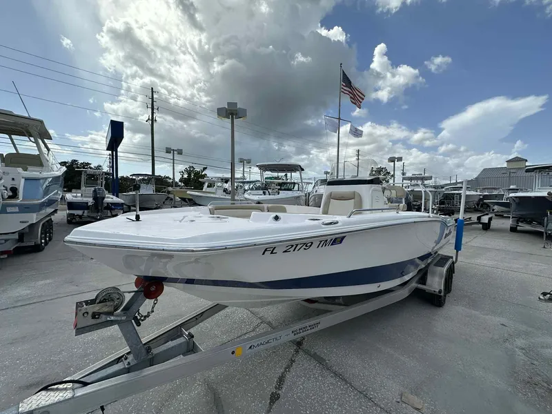 Slide: The Image of 2022 NAUTICSTAR 231 HYBRID - Image 6 - 6