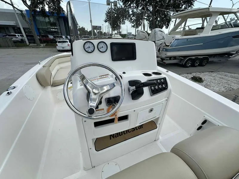 Slide: The Image of 2022 NAUTICSTAR 231 HYBRID - Image 9 - 9