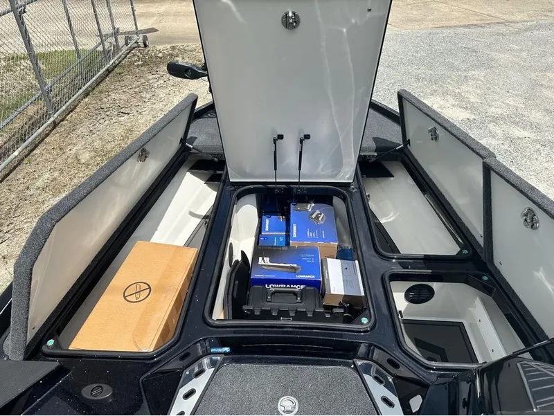 Slide: The Image of Ranger Z521R 2026 - 8