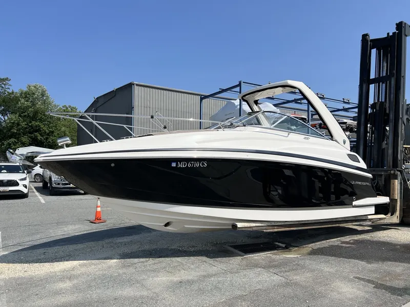 The Image of Regal 28 Express 2017 - 1