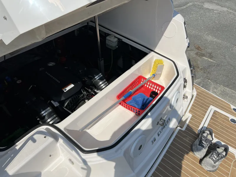 Slide: The Image of Regal 28 Express 2017 - 13