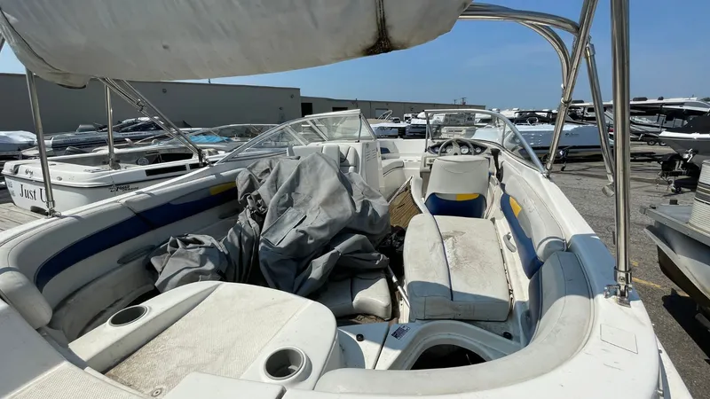 Slide: The Image of Bayliner 219 SD Tow and Go 2004 - 3