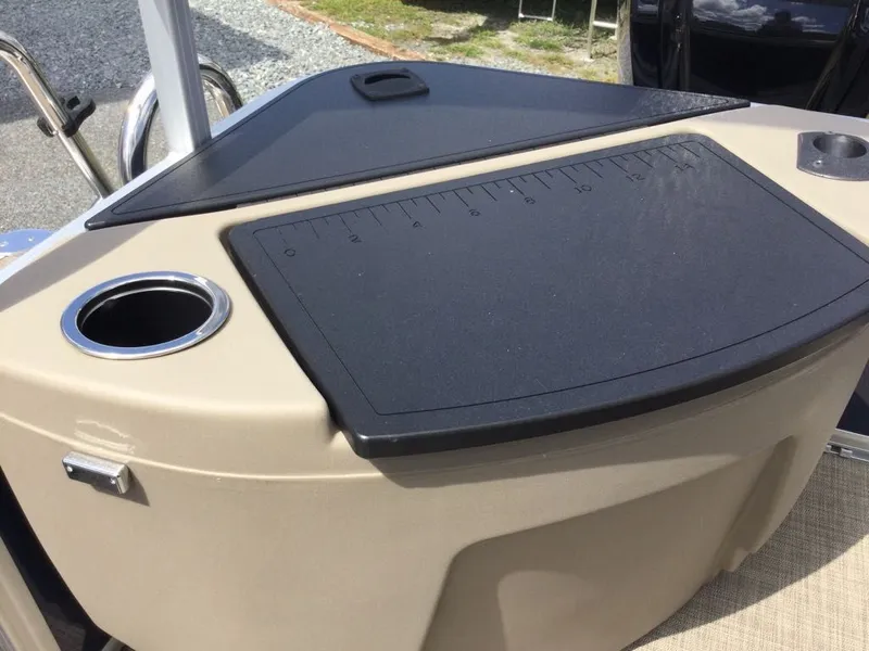 Slide: The Image of Sun Tracker Bass Buggy 18 DLX 2025 - 12