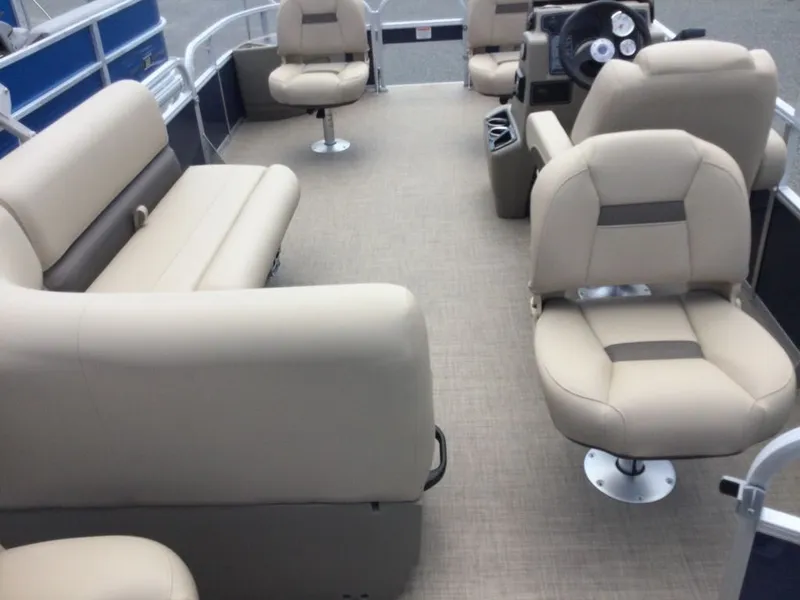 Slide: The Image of Sun Tracker Bass Buggy 18 DLX 2025 - 8