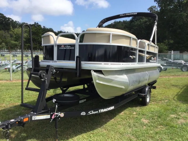 The Image of Sun Tracker Party Barge 16 DLX 2025 - 1