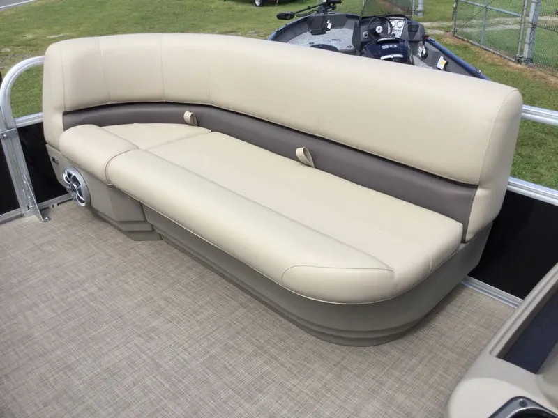 Slide: The Image of Sun Tracker Party Barge 16 DLX 2025 - 10