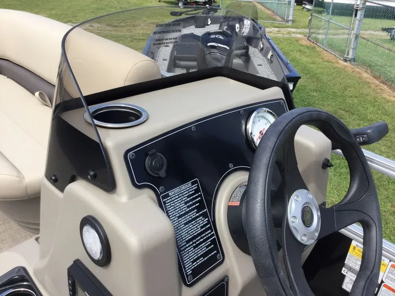 Slide: The Image of Sun Tracker Party Barge 16 DLX 2025 - 11