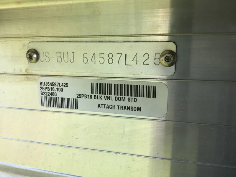 Slide: The Image of Sun Tracker Party Barge 16 DLX 2025 - 14