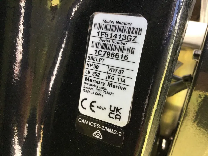 Slide: The Image of Sun Tracker Party Barge 16 DLX 2025 - 7