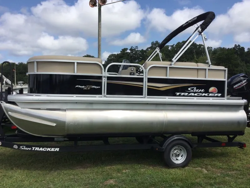 Slide: The Image of Sun Tracker Party Barge 16 DLX 2025 - 8