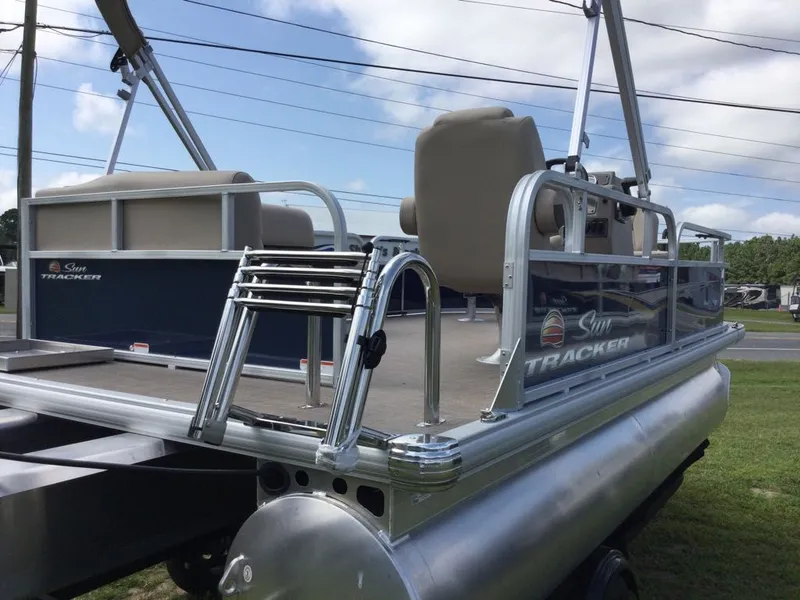 Slide: The Image of Sun Tracker BB16XLS BLU VNL 50 2025 - 13