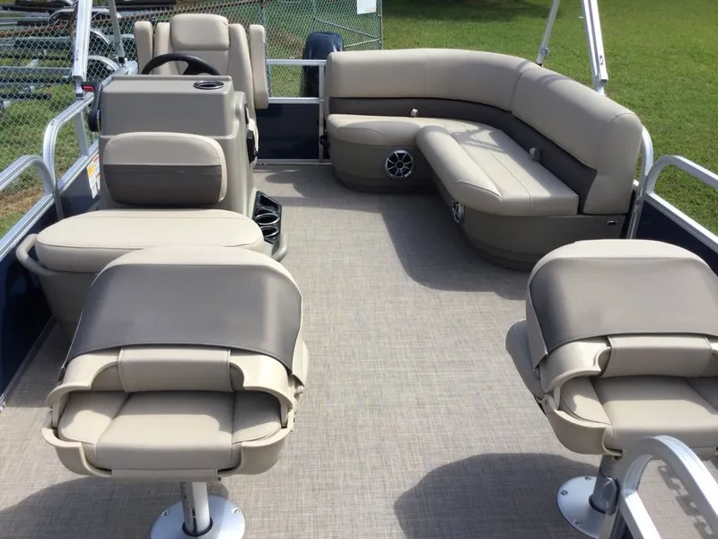 Slide: The Image of Sun Tracker BB16XLS BLU VNL 50 2025 - 14