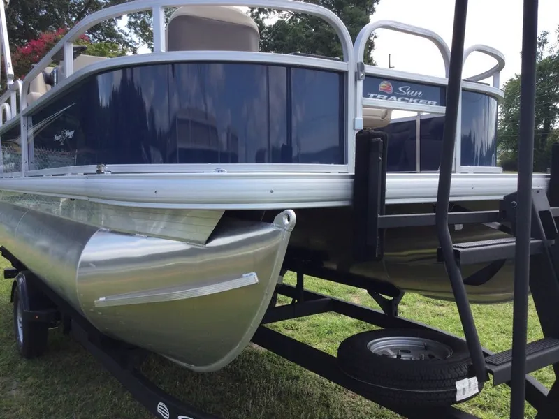 Slide: The Image of Sun Tracker BB16XLS BLU VNL 50 2025 - 15