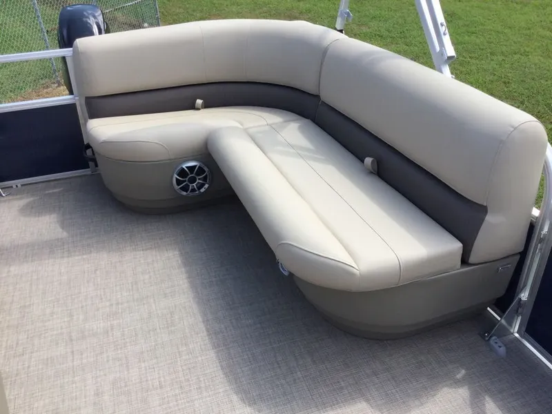 Slide: The Image of Sun Tracker BB16XLS BLU VNL 50 2025 - 18