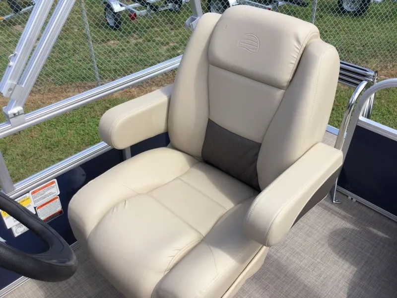 Slide: The Image of Sun Tracker BB16XLS BLU VNL 50 2025 - 21