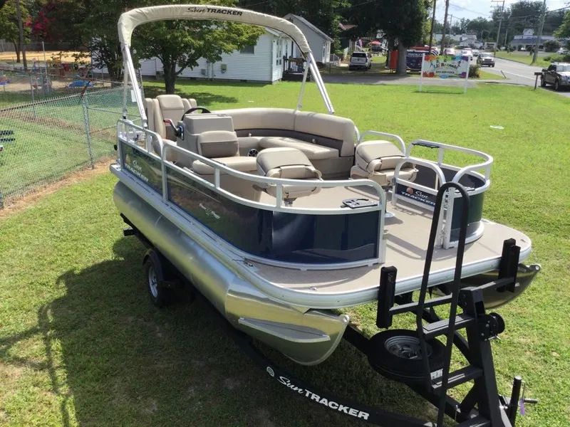 Slide: The Image of Sun Tracker BB16XLS BLU VNL 50 2025 - 26