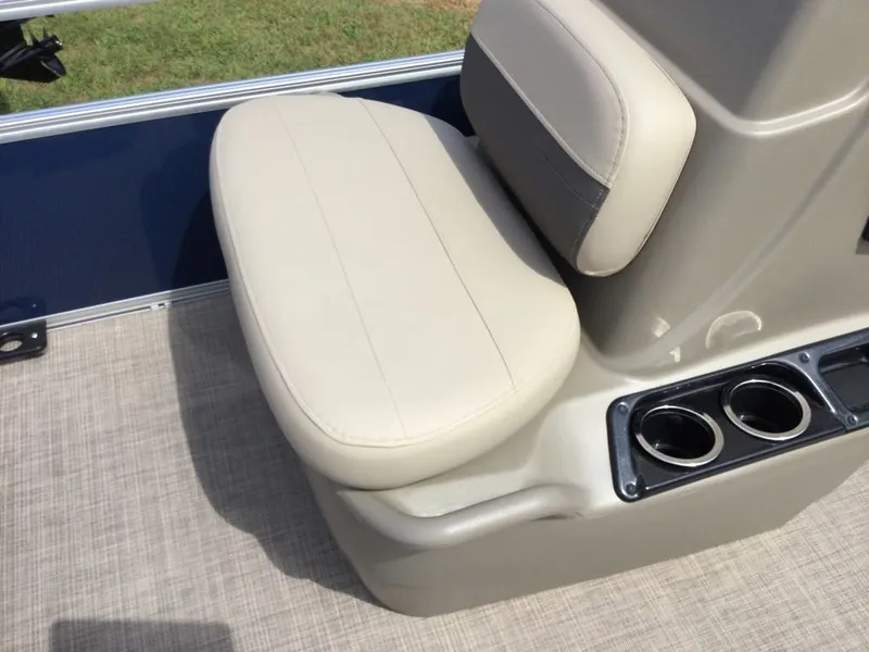 Slide: The Image of Sun Tracker BB16XLS BLU VNL 50 2025 - 27