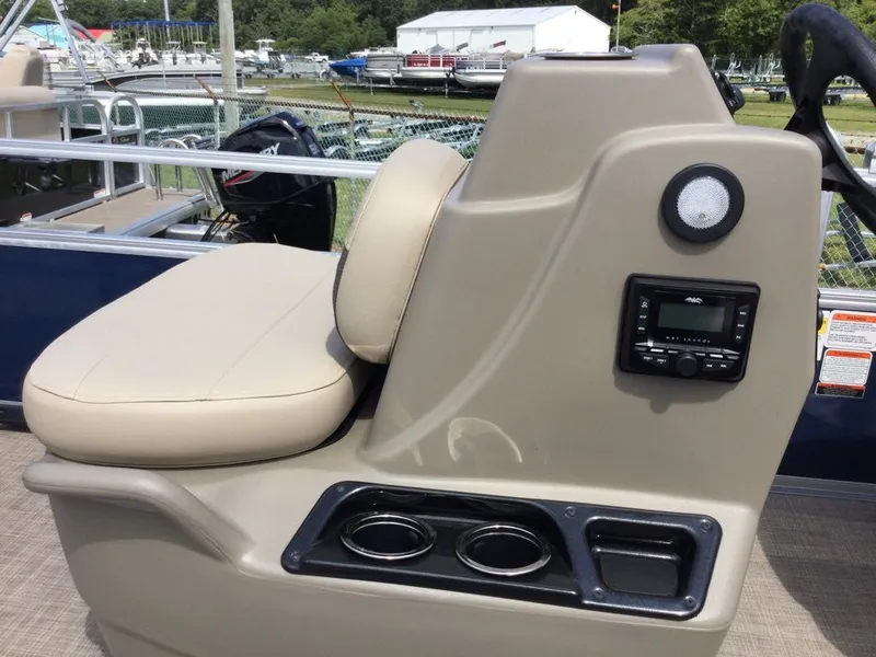 Slide: The Image of Sun Tracker BB16XLS BLU VNL 50 2025 - 28