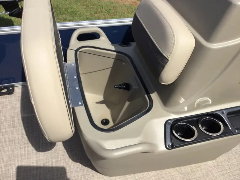 Slide: The Image of Sun Tracker BB16XLS BLU VNL 50 2025 - 3