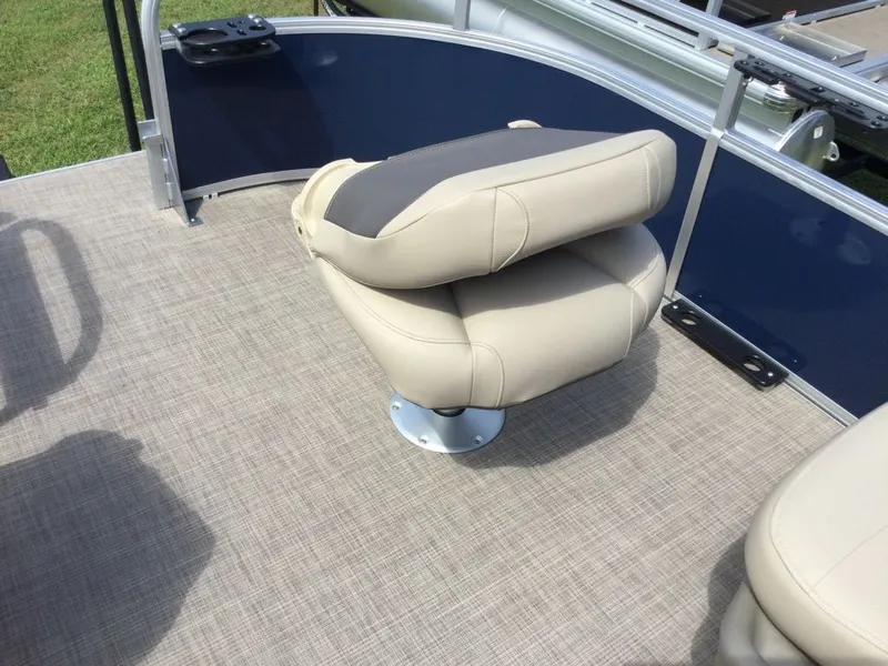 Slide: The Image of Sun Tracker BB16XLS BLU VNL 50 2025 - 30