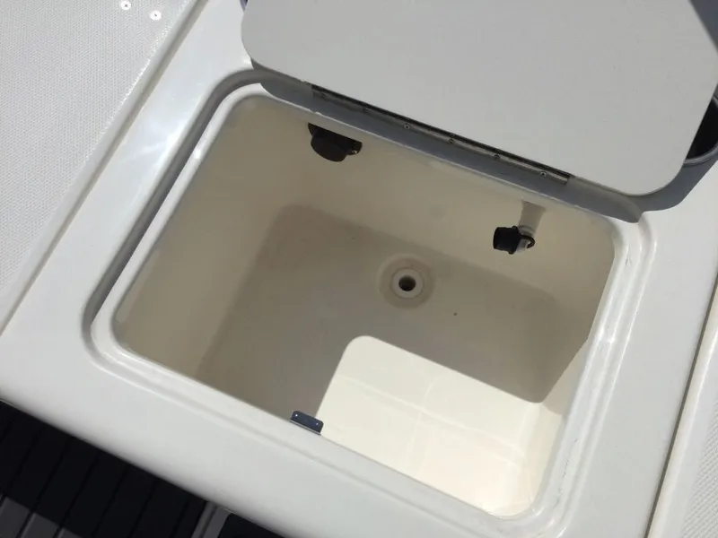 Slide: The Image of Bayliner TROPHY CC20 2025 - 15