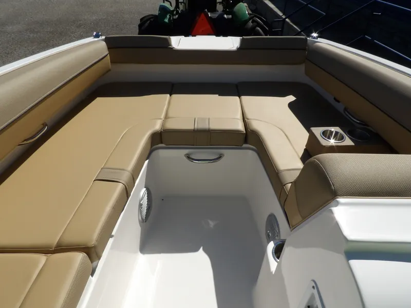 Slide: The Image of Bayliner D20 2025 - 10