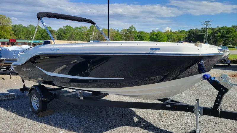 Slide: The Image of Bayliner D20 2025 - 11