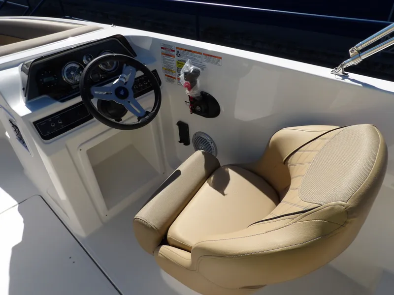 Slide: The Image of Bayliner D20 2025 - 3