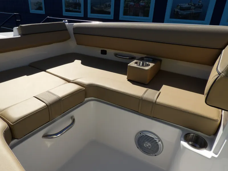 Slide: The Image of Bayliner D20 2025 - 5