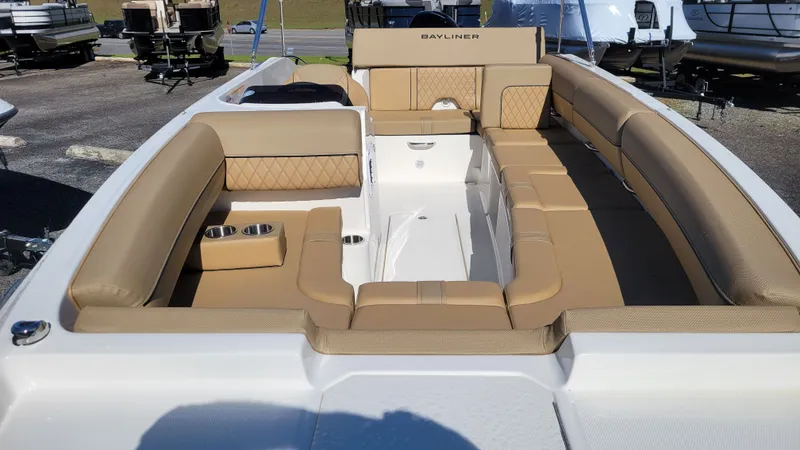 Slide: The Image of Bayliner D20 2025 - 7