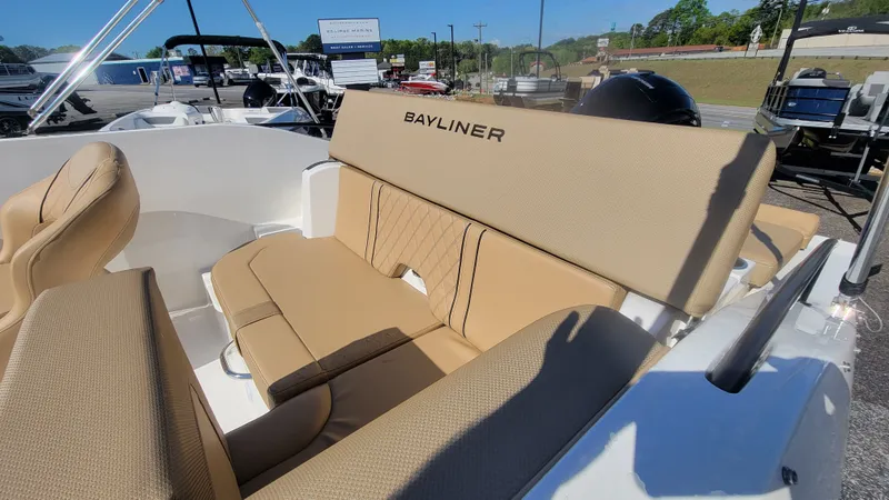 Slide: The Image of Bayliner D20 2025 - 8