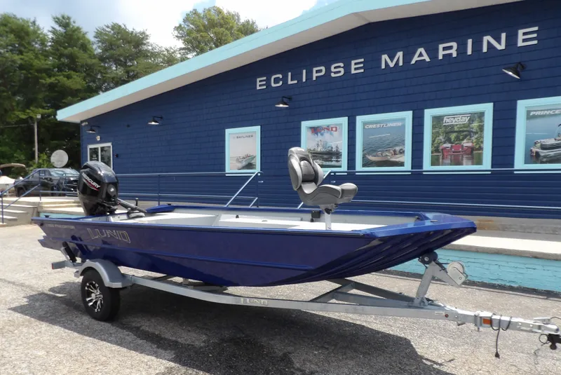 Slide: The Image of Lund PREDATOR 1760 DLX TILLER 2024 - 11