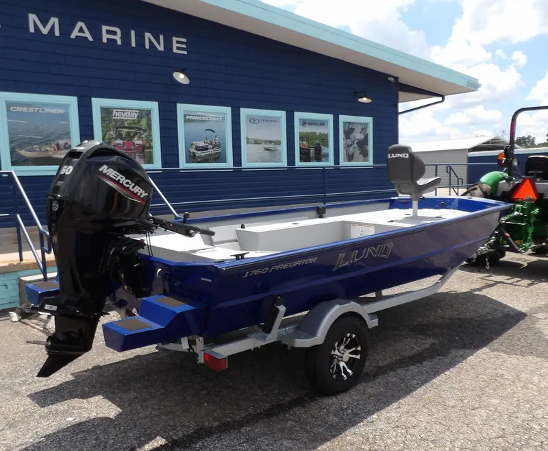 Slide: The Image of Lund PREDATOR 1760 DLX TILLER 2024 - 14