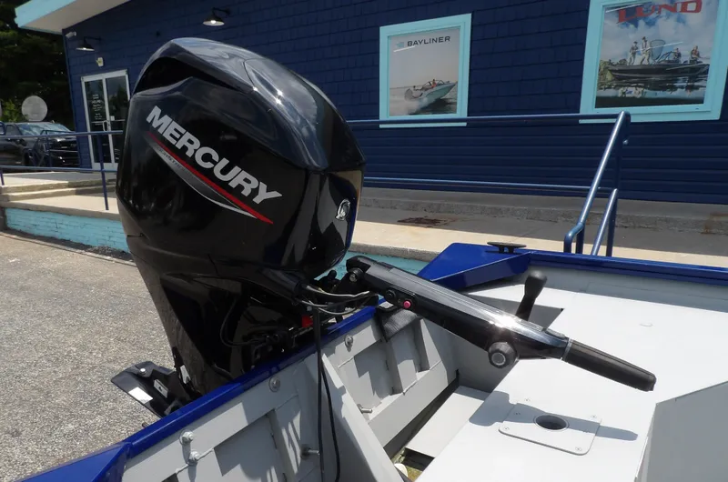 Slide: The Image of Lund PREDATOR 1760 DLX TILLER 2024 - 15