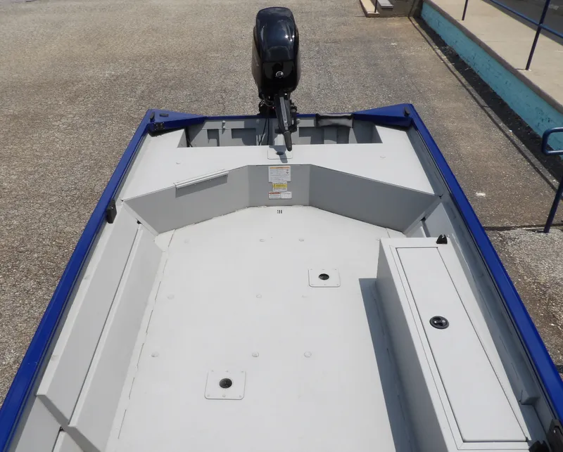 Slide: The Image of Lund PREDATOR 1760 DLX TILLER 2024 - 16