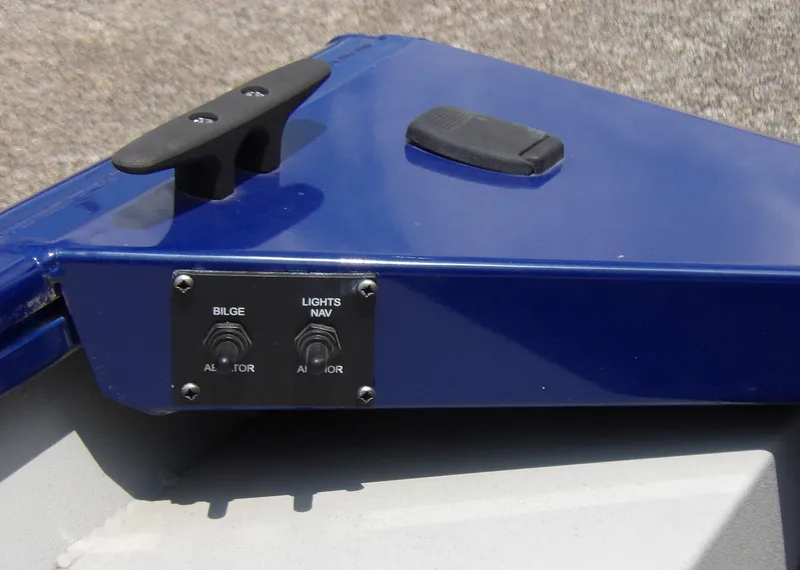 Slide: The Image of Lund PREDATOR 1760 DLX TILLER 2024 - 17