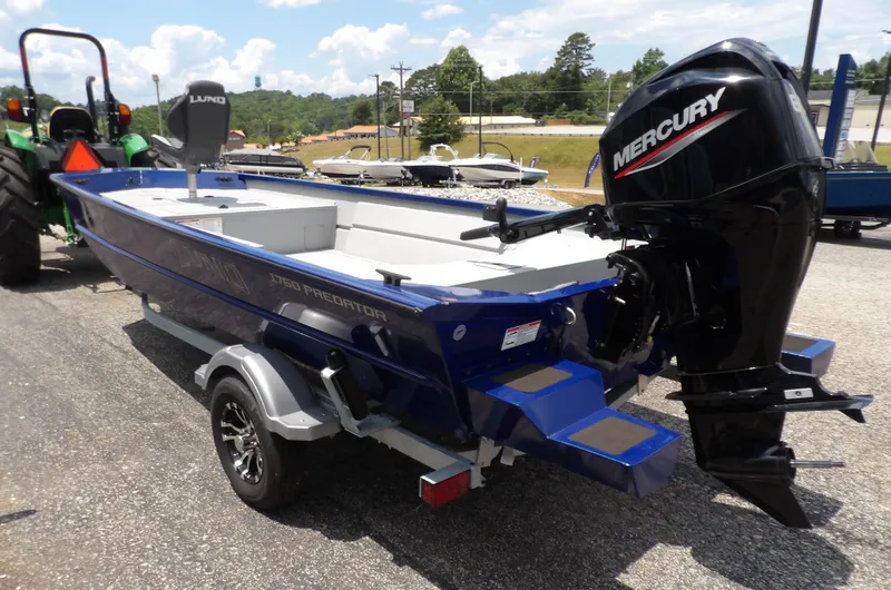 Slide: The Image of Lund PREDATOR 1760 DLX TILLER 2024 - 3